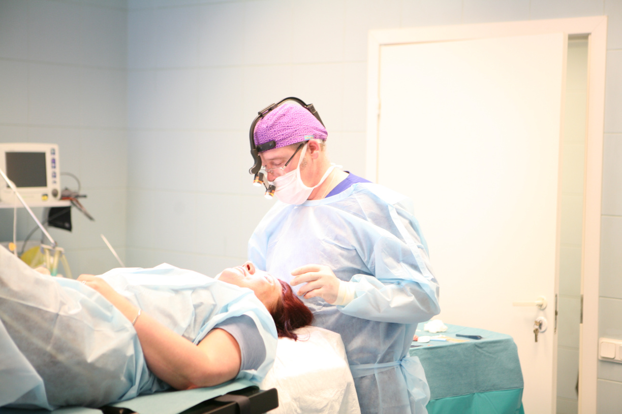 Прием врача по удалению гинекомастии в СПб клиника АндроМеда 